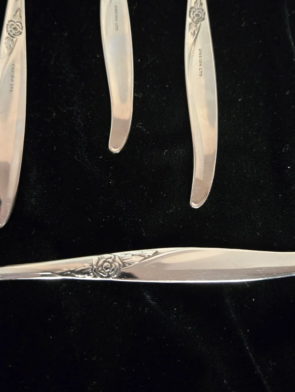 Oneida Wm. A. Rogers LA ROSE Premier Stainless Oval Soup Spoons 6 3/4